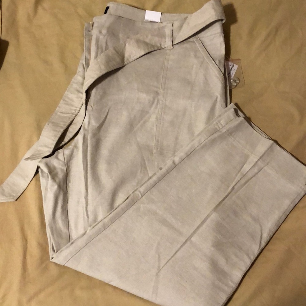 New with tag cropped pants